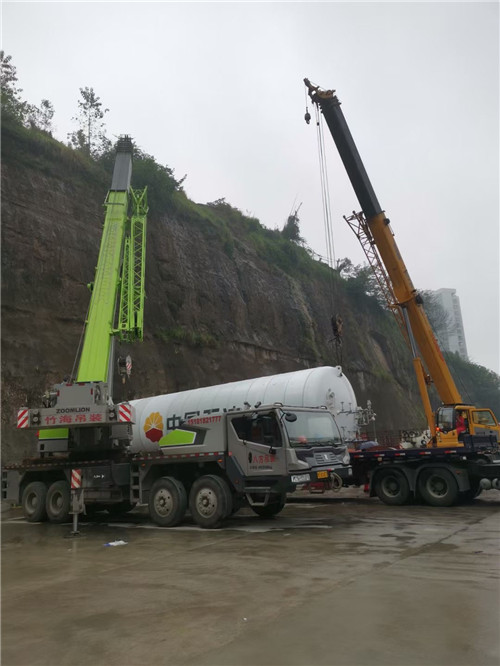 祥云县“不怕风雨冻”—— 吊车的 “恶劣环境适应” 技术
